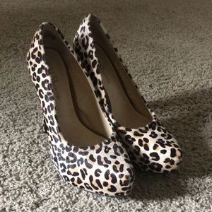 Leopard Platform Pumps